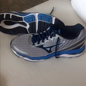 Men's running shoes